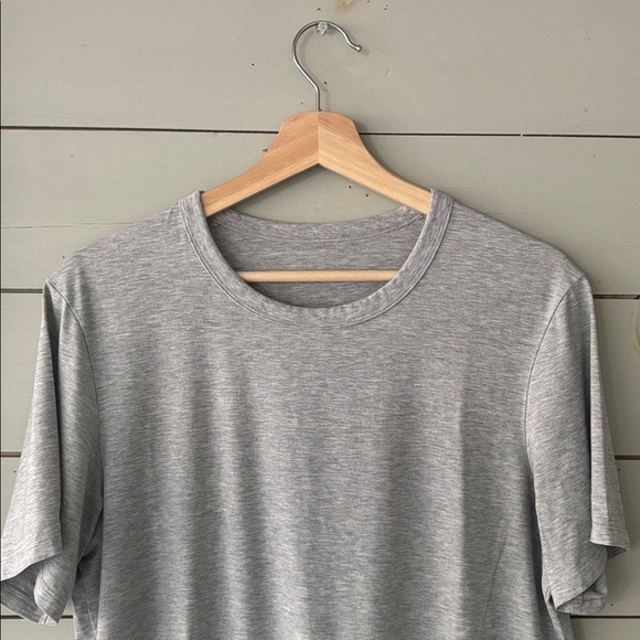 Lululemon Everyday Tee – Men’s Size Small - Picture 3 of 5